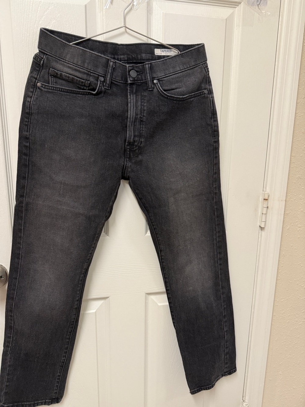 Slim Straight Men’s Jeans in Black - Tapered Label